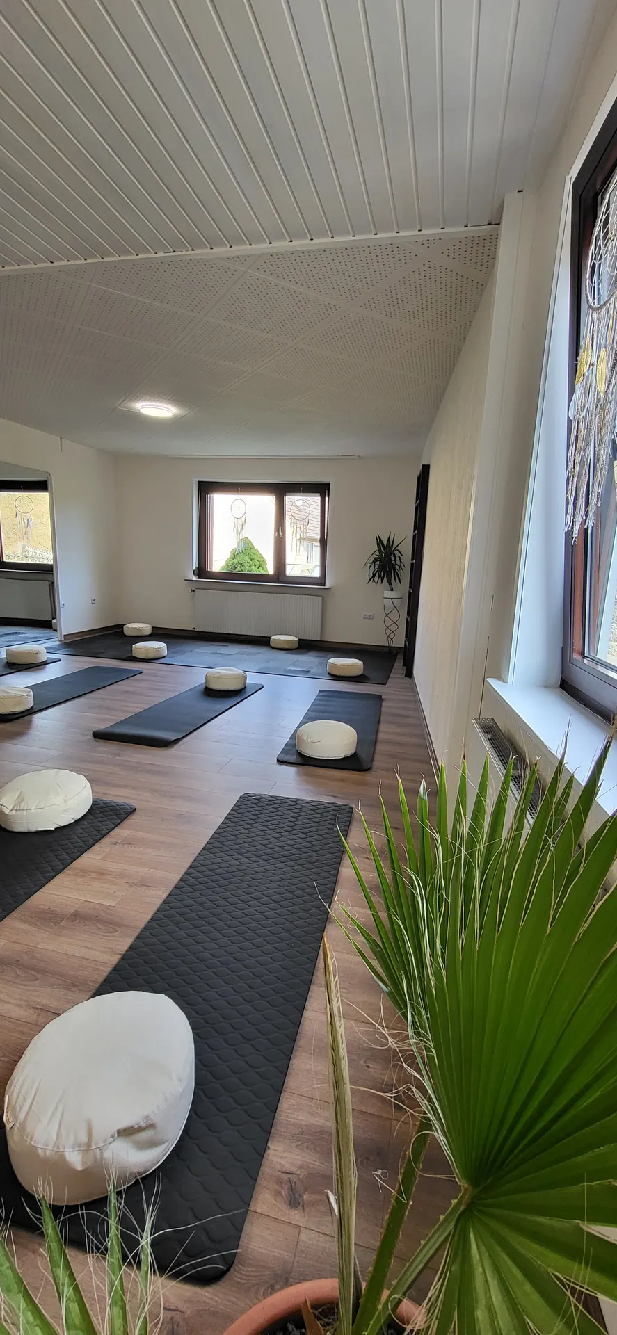 Зал для йоги и телесных практик